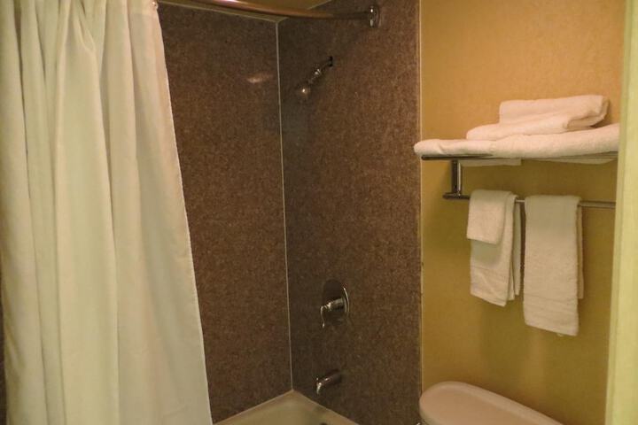 Room 32 of 43