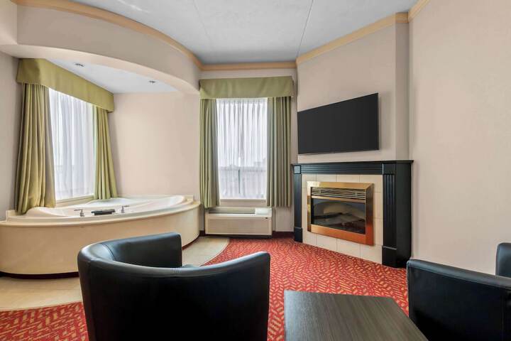 Room 33 of 100