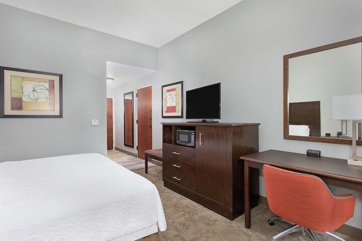 Room 13 of 33