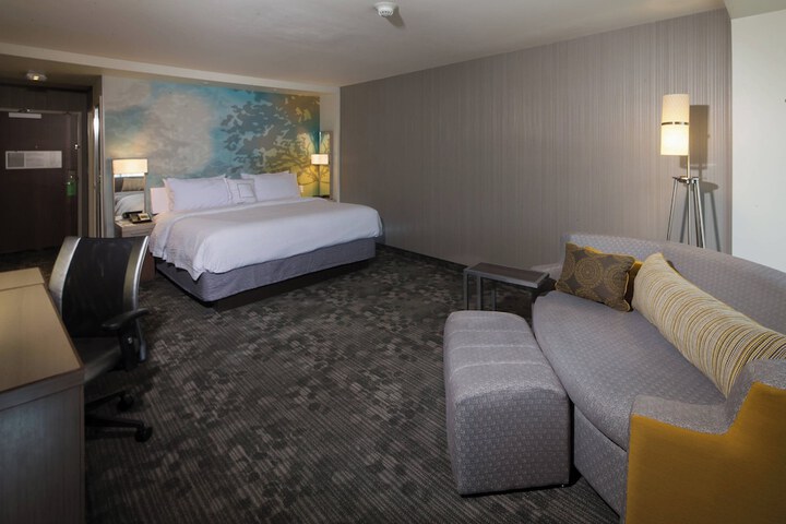 Room 21 of 37