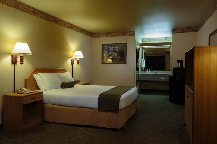 Room 14 of 33
