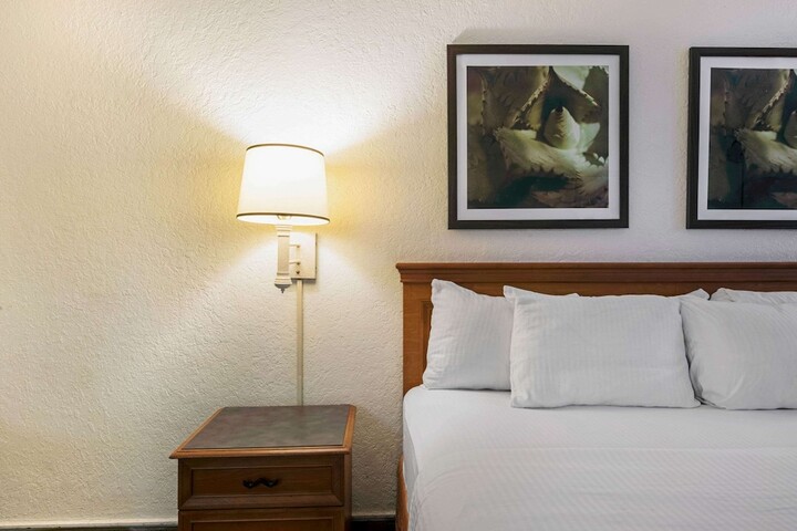 Room 27 of 30