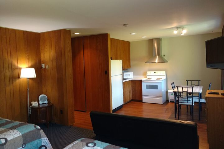 Room 9 of 16