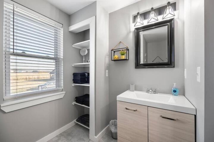 Lakeside Bliss 2BR 1BA with All Modern Comforts