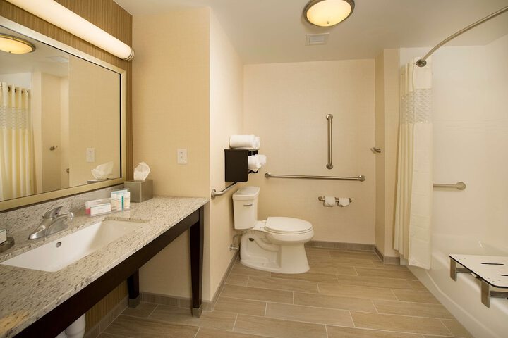 Room 10 of 32
