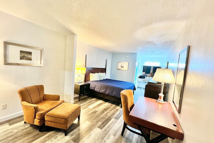 Room 17 of 19
