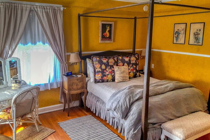 Room 81 of 104