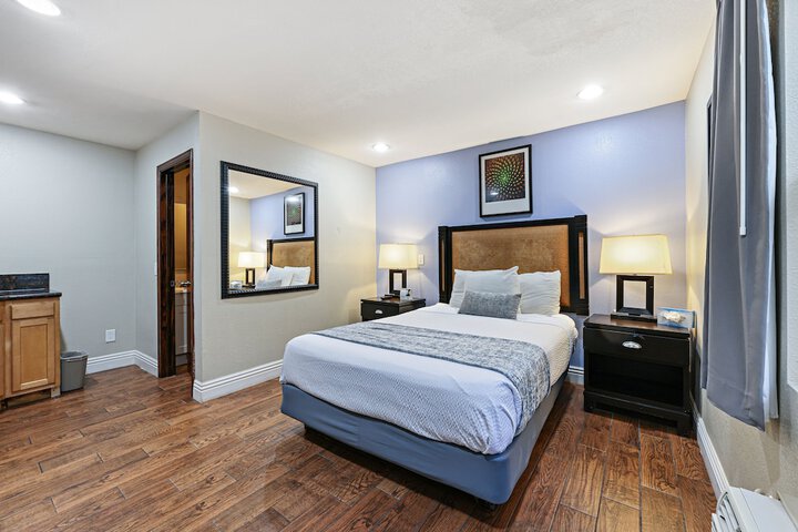 Room 11 of 19