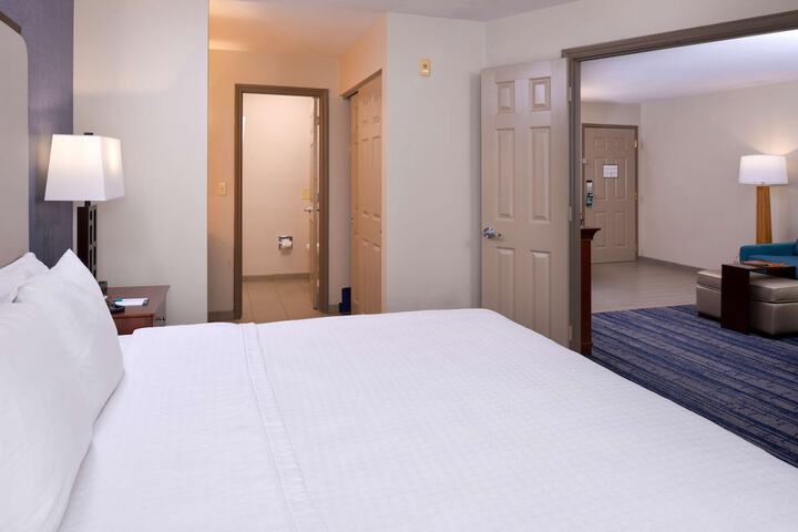 Room 33 of 91
