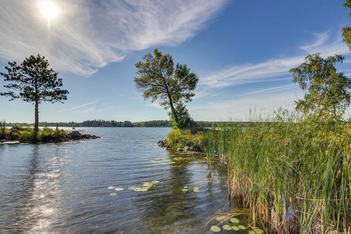 Lakefront Walker Home w / Boat Dock & Lift!