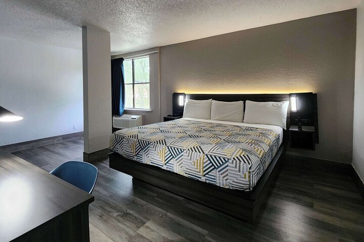 Room 21 of 40