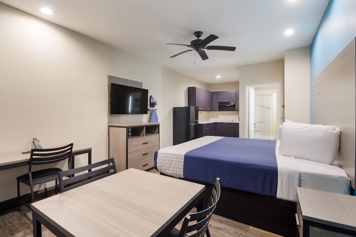 Room 16 of 19