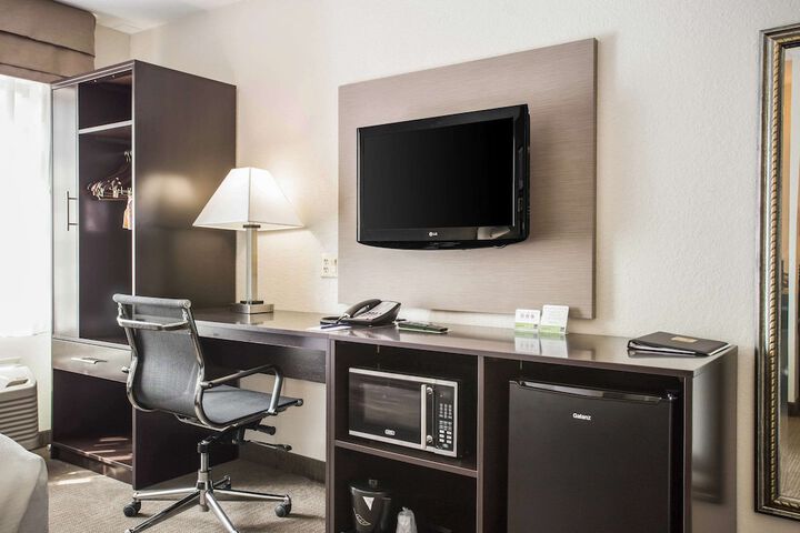 Room 7 of 28