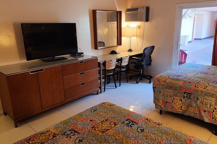 Room 17 of 33