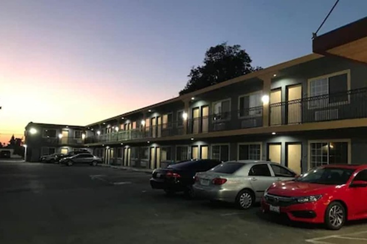 Hotel 2 of 27
