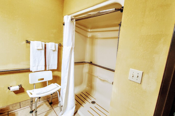 Room 12 of 28