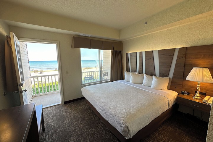 Mackinaw Beach & Bay Inn & Suites