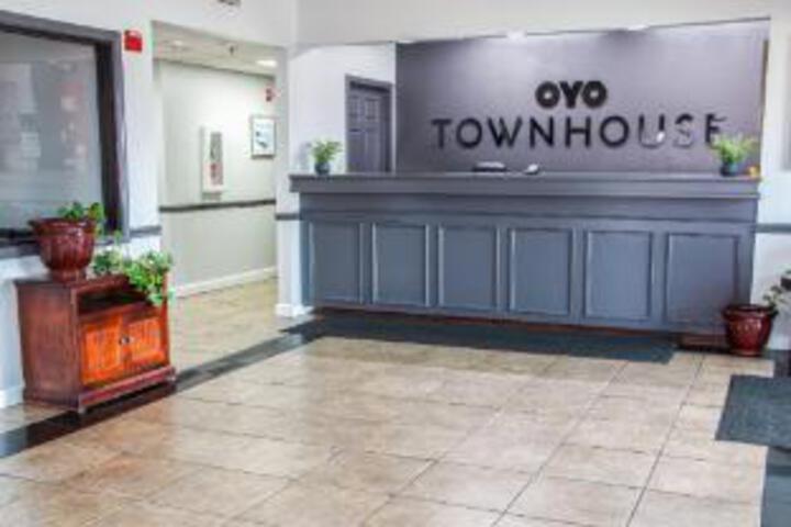 OYO Townhouse Donaldsonville - Gonzale