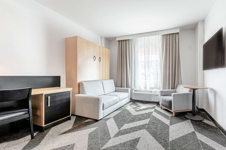 Room 33 of 62