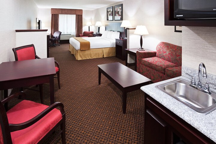 Holiday Inn Express & Suites Carrollton by IHG