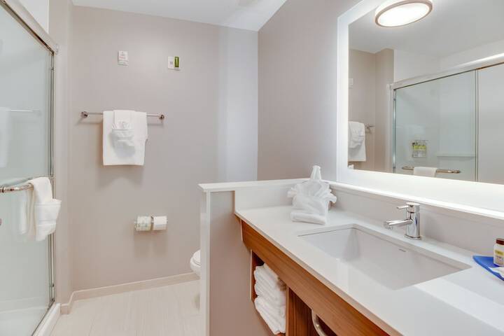 Holiday Inn Express & Suites Union City by IHG