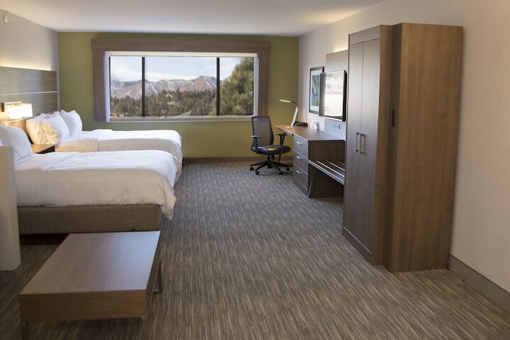 Room 25 of 77