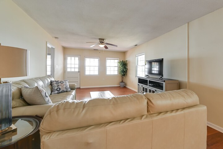 Riverfront Edenton Condo w / Porch & Water Views!