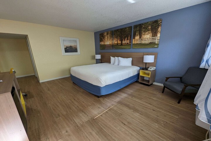 Room 12 of 24