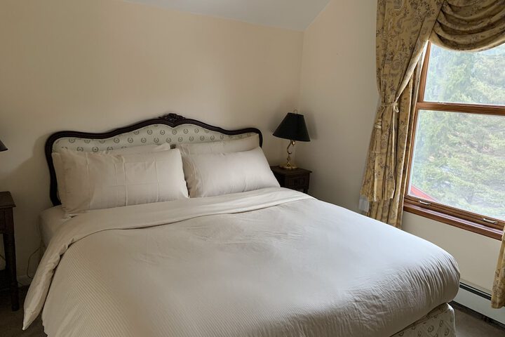 COPPERHOOD RETREAT & SPA