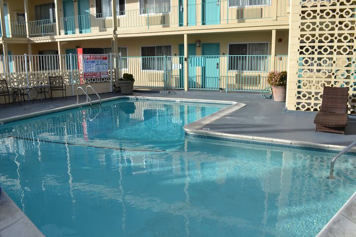Pool 10 of 38