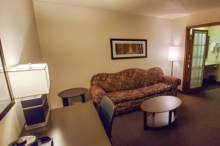 Room 27 of 33