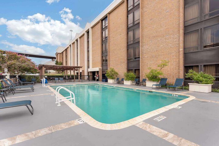 Pool 4 of 34