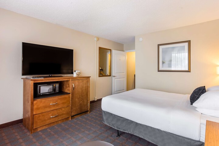 Room 11 of 29