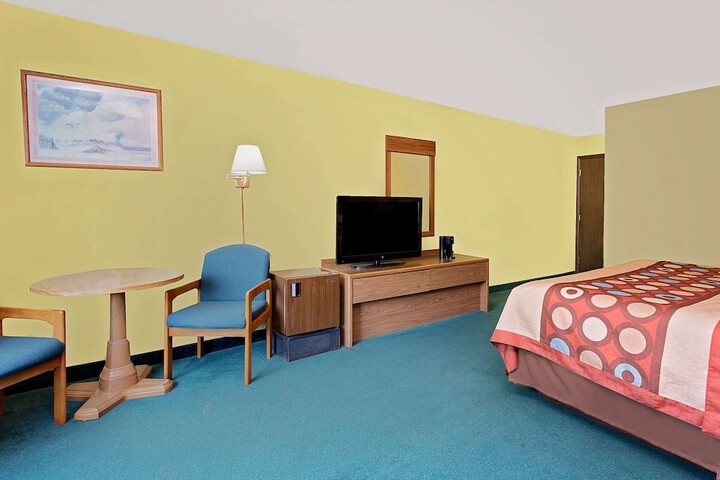 Room 6 of 15