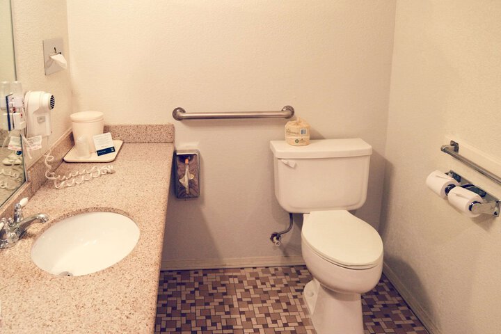 Room 40 of 49