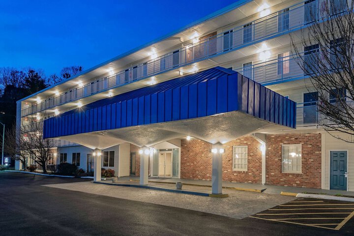Hotel 4 of 35