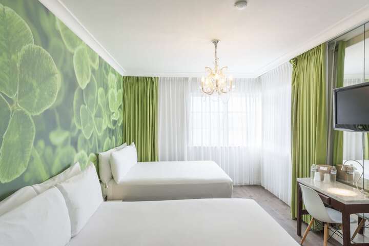 Room 85 of 148
