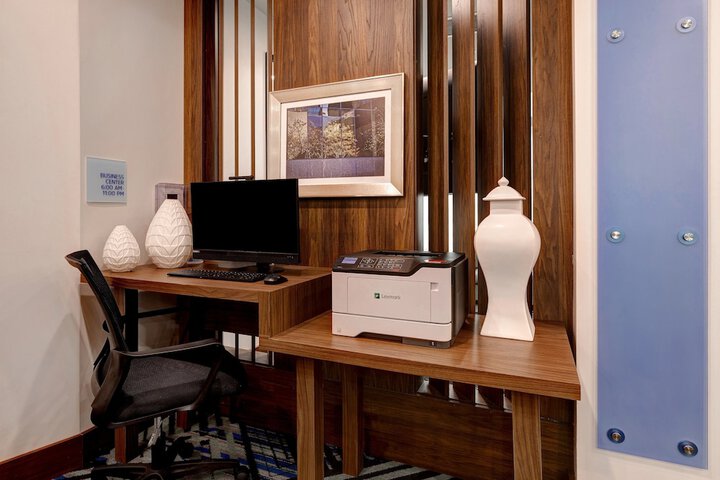 Holiday Inn Express & Suites Grand Rapids South - Wyoming by IHG