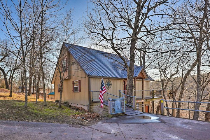 Pet-friendly Grand Lake House w / Dock & Kayaks!