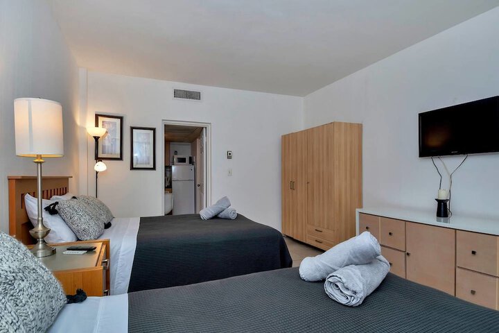 Room 33 of 48