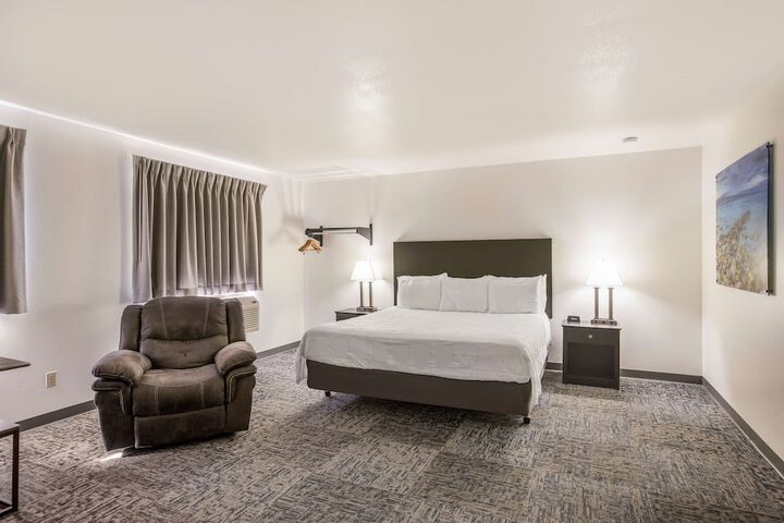 Room 10 of 37