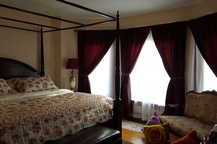 Room 13 of 22