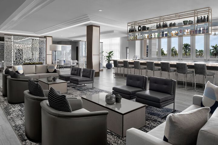 Lounge 52 of 60