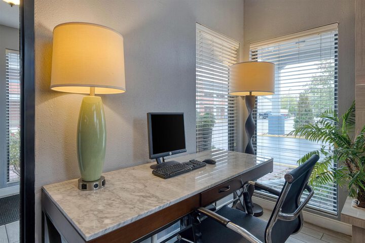 SureStay by Best Western Kansas City Country Inn North