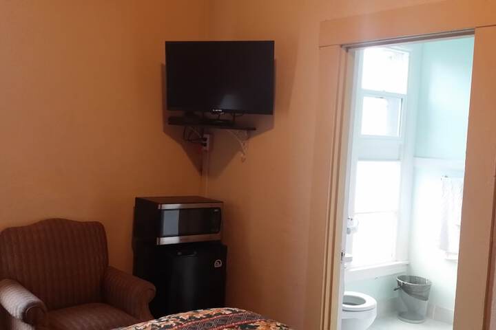 Room 13 of 38