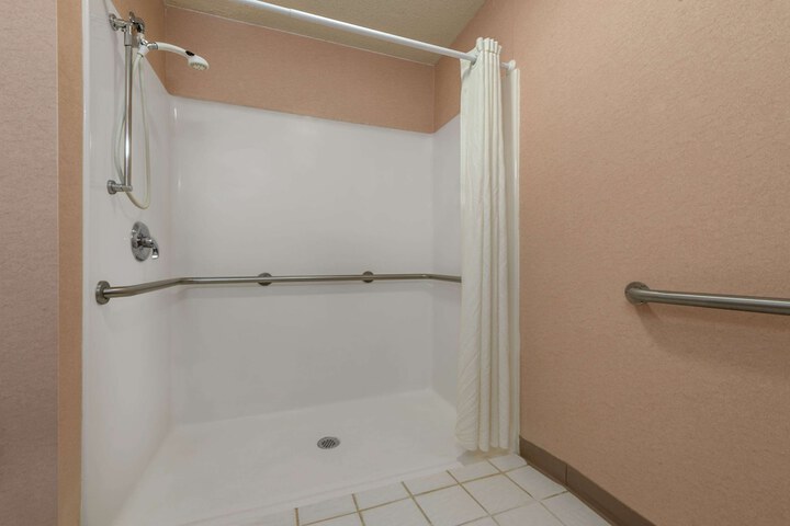 Room 6 of 17