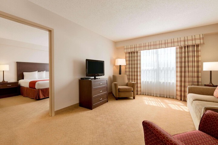 Room 13 of 28