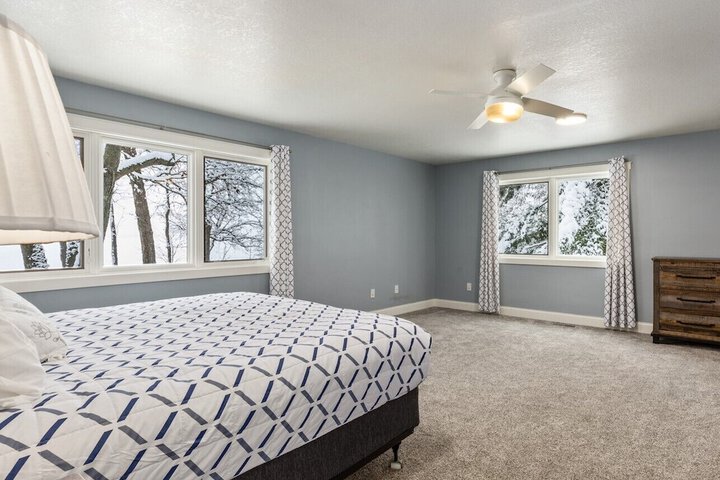 Room 100 of 230
