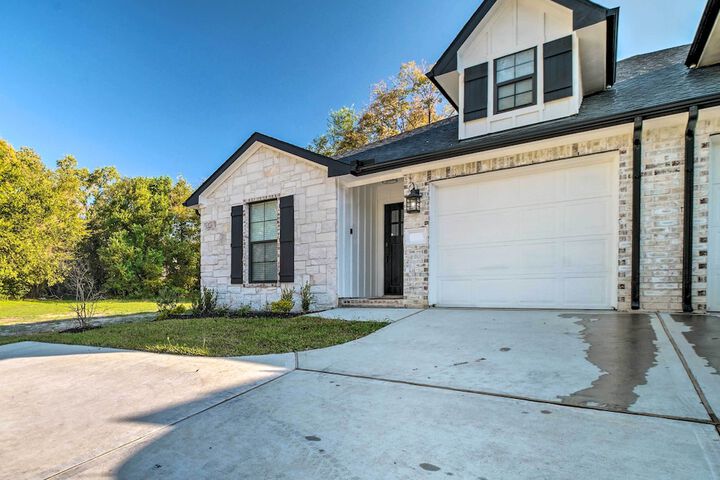 Well-appointed Montgomery Home w / Fenced Yard