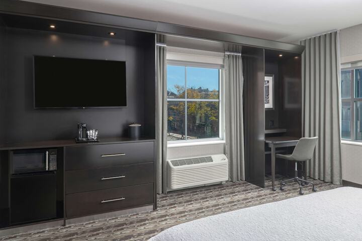 Room 28 of 63